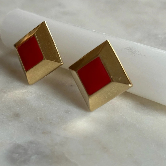 Vintage Napier Earrings Gold Tone Diamond Shaped Studs Cherry Red Enamel Center - Picture 9 of 10